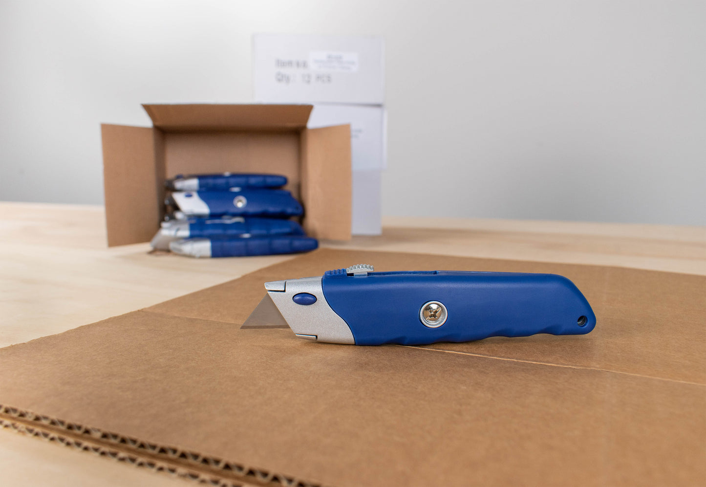 Heavy Duty Utility Knife w/Ergonomic Comfort Grip - Quick Blade Change - EP-210